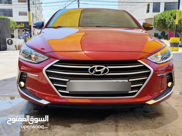 هونداي افانتي 2018 AD مميزه جدا سعر 11900 لون خمري ميتلك / كرت أبيض سبع جيد