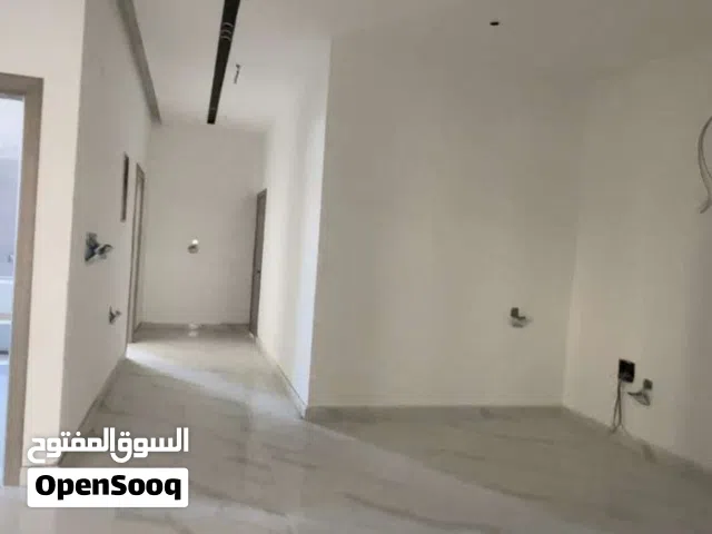 شقة أرضية جديدة بالقرب من مكة هايبر ماركت