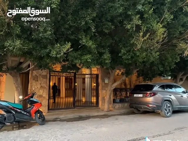 شقة بجنانها ارضي وبركيدجو