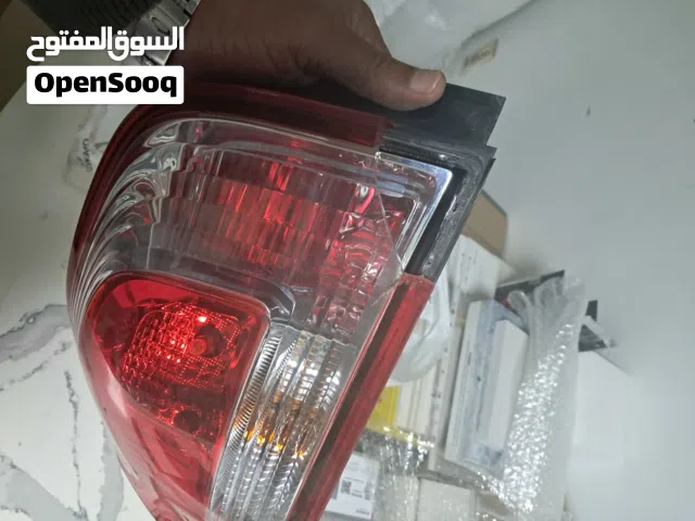 فانوس  خلفي  عربيه  شفروليه  ابتر  اصلي في كسر بسيط   لسه الحاجه لها زي ماهو واضح  في الصوره   تمام