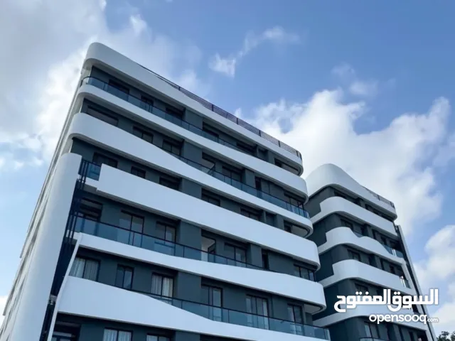 شقة فندقية فاخرة في  مسقط -العذيبة سينما ومسبح وموقف خاص للأجار اليومي والأسبوعي
