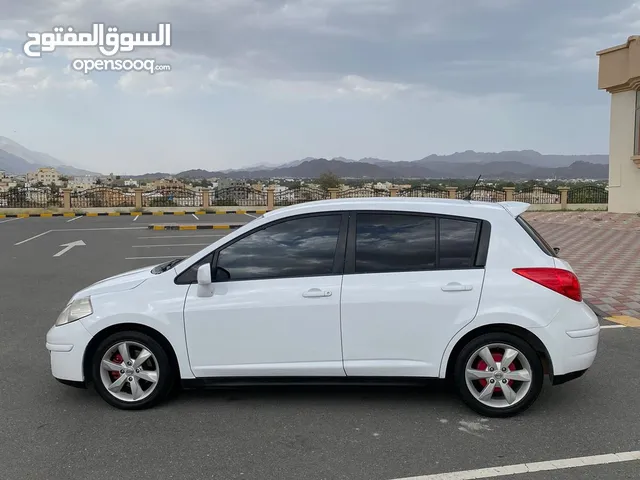 Used Nissan Tiida in Al Dakhiliya
