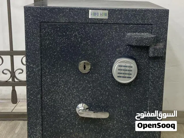 قاصة ايوبي وكاله قاصات وخزنات  يوجد قاصات للبيع باسعار ممتازه احجام مختلفه صغير وكبير انواع اجنبيه