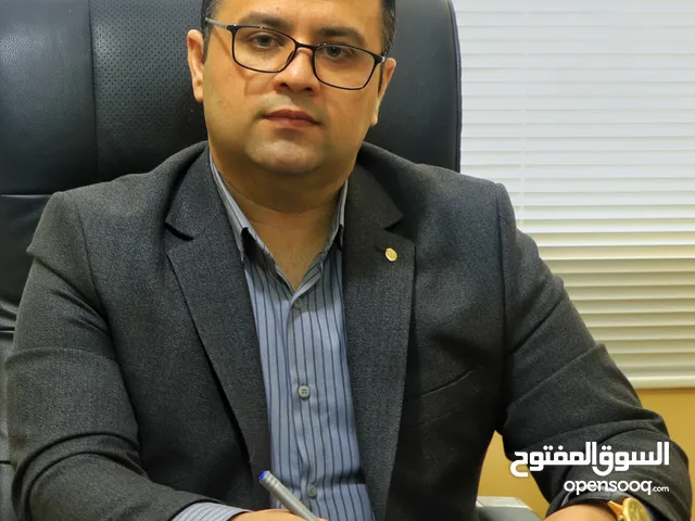 اشتری قطع ارض فی شیراز مع المحامی مهدی ادریس