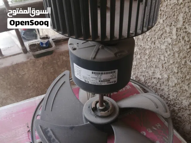مروحة تكييف كاريير 2 وربع حصان شباك  بالموتور فقط تحتاج تغيير جلبة او رولمان بلي