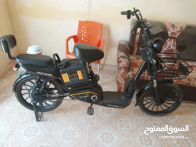 عجله كهرباء اربعه 4بطاريات مستعمله شهرين