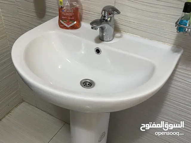 حوض حمام أيديال ستاندرد مع الخلاط كالجديد