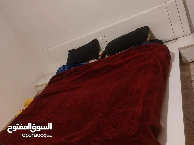 غرفه نوم للبيع نظام امريكي لون ابيض جلوس لميع ضد الجرح