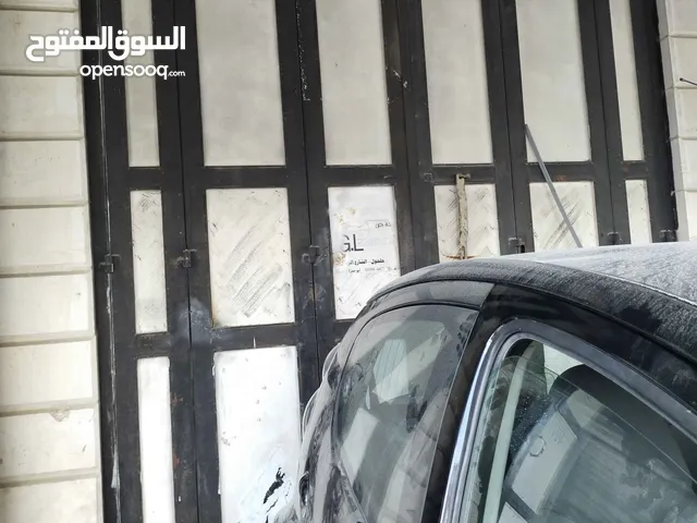 محل للايجار في مدينة حلحول على الشارع الرئيسي يصلح ل جميع الاعمال التجارية وبسعر اجار ممتاز