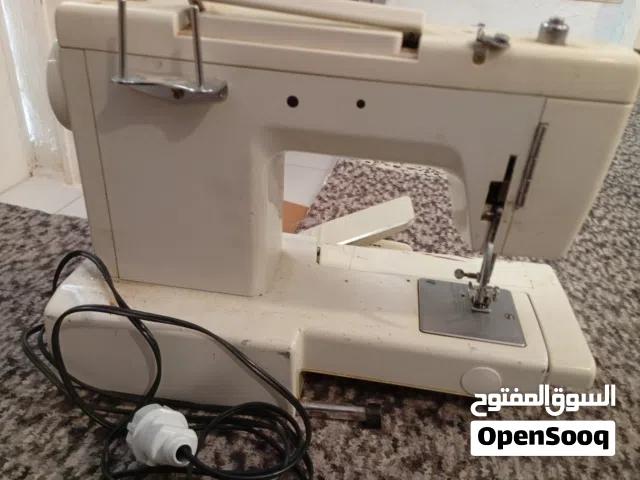 CRoWn مكينة خياطه المانيه أمورها تمام تشتغل ليس به عيوب بالتجريبه