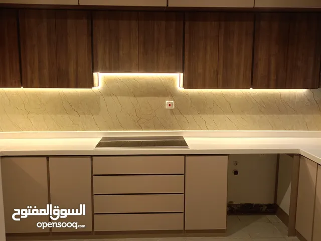 معلم كهربائي خبرة في جميع أعمال الانارة والديكورات