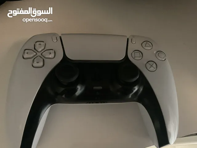 يد بلايستيشن 5 وجه لوجه. فقط