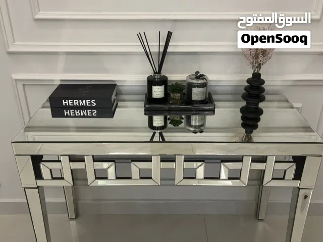 طقم صالة معيشة كامل 1كنب و2 كرسين و 5 طاولات