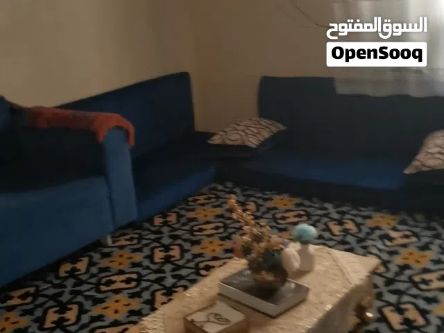 السلام عليكم شقه للبيع في شارع شوقي الدور الارضي تحتوي على خمسه ديار حمام كوجينه جنان دار خزين للبيع