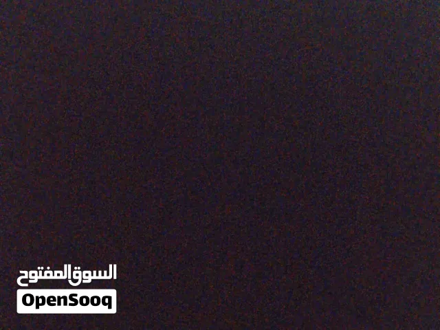 موظف عائله صغيره فقط