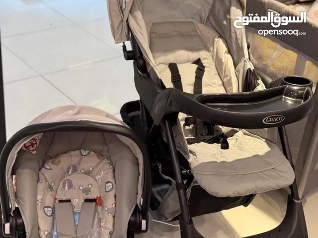 كروسة اطفال مع مقعد سيارة