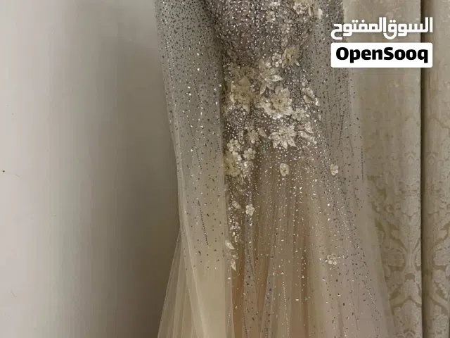 فستان ملكة للبيع