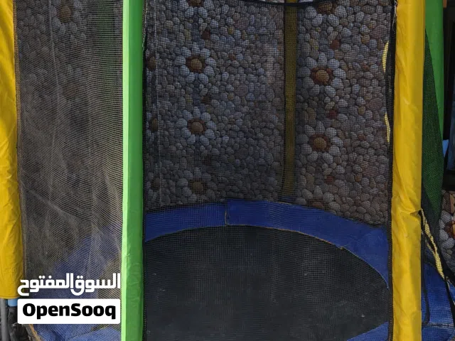 ترامبولين (نطاطة) حجمها كبير