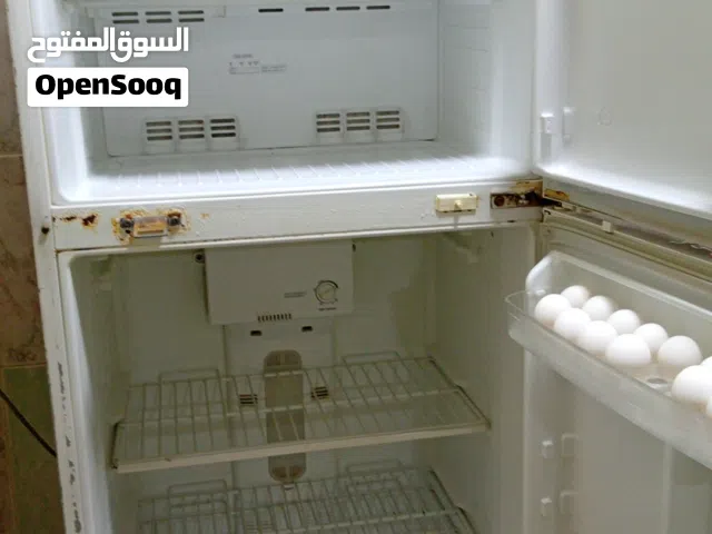 ثلاجتين وغاز للبيع مستعمل