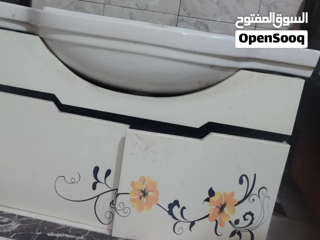 مغسله كبيره تعليق مع محلقاتة