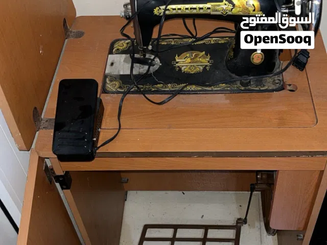 للبيع جهاز خياطه شبه جديد مو مستعمل واجد مع كل الاغراض