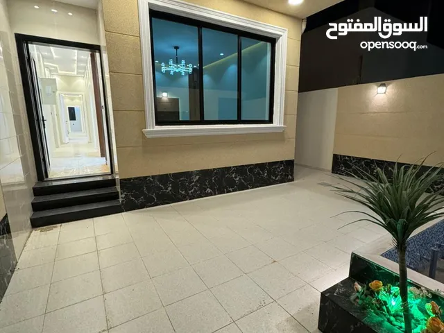 250 m2 5 Bedrooms Apartments for Rent in Tabuk Al safa