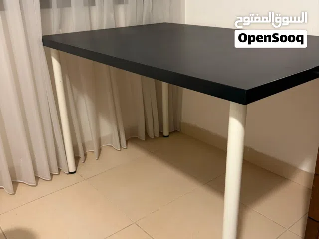 طاولة مكتب إيكيا موديل MÅLVAKT بحالة ممتازة!