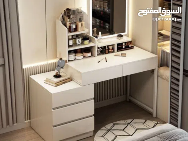 بيرو  خشبيه مع خمس جوارير