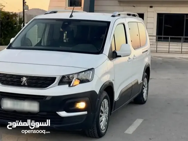 بيجو ريفتر 2022