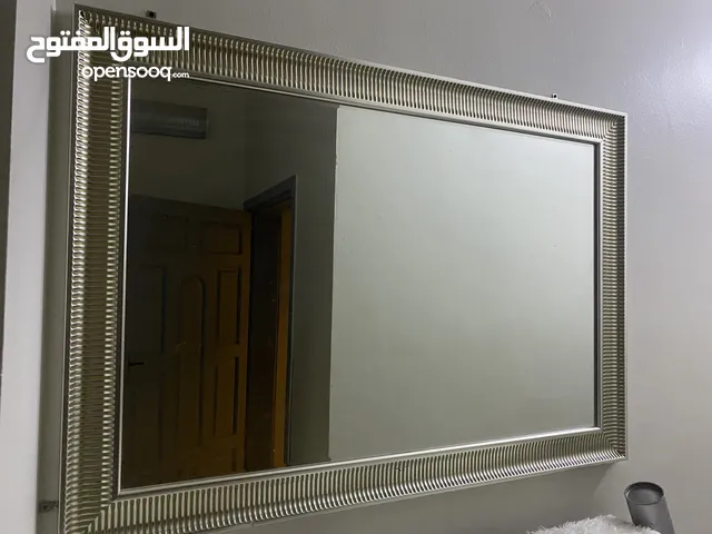 مرايه من ايكيا نظيف ولا فيه اي عيب سبب البيع النقل ومافي له مكان