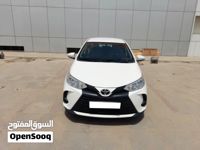 2021 تويوتا يارس E