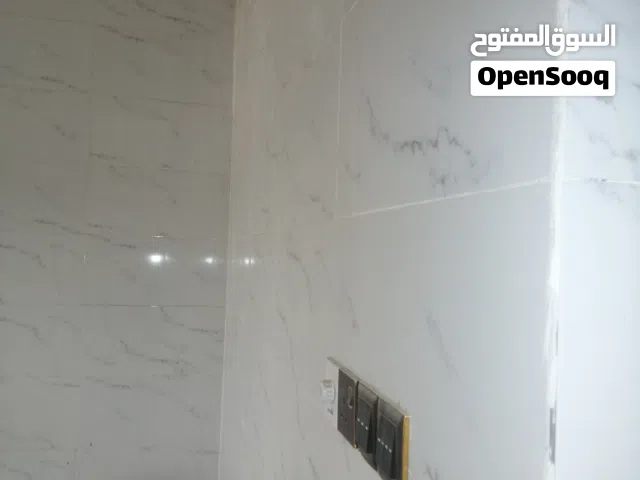 خلفه تطبيك سراميك معه لبخ وبياض