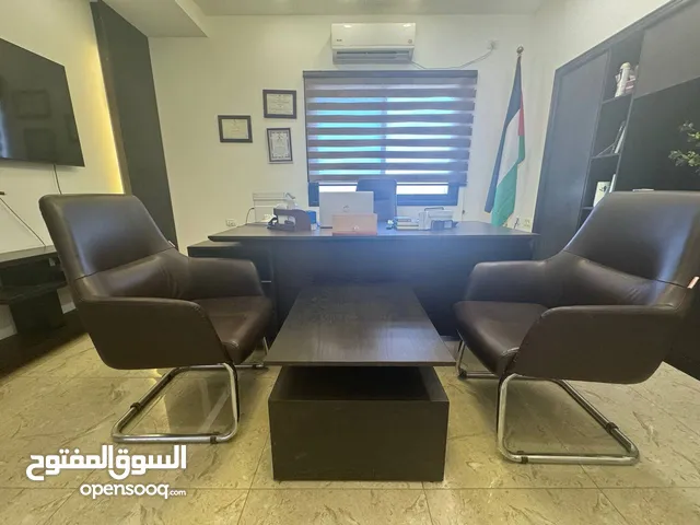 اثاث مكتبي مستعمل بحاله ممتازه جدا