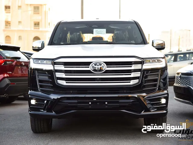 تويوتا لاندكروز VXR فاخرة لون اسود ملوكي كفالة الشركة