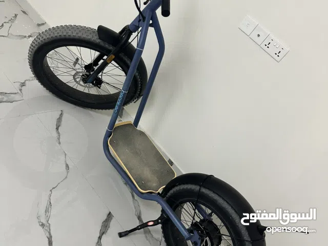 سكوتر كهربائي اسباني متعدد الاستخدام