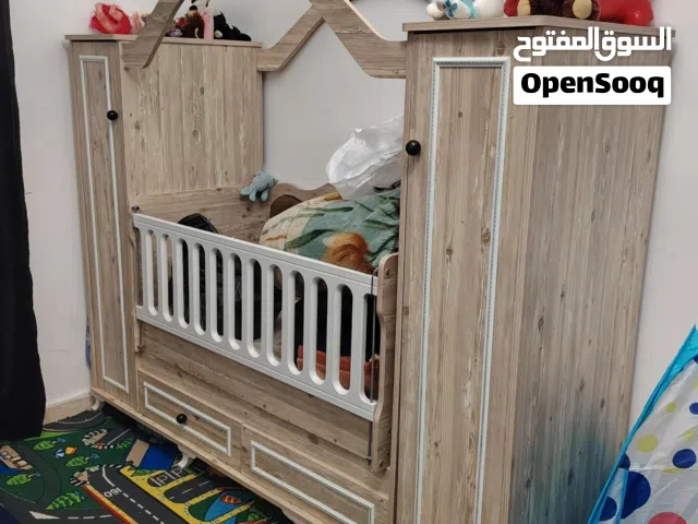 تخت اطفال مع خزاين عميقة وخشب زان ثقيل جدا