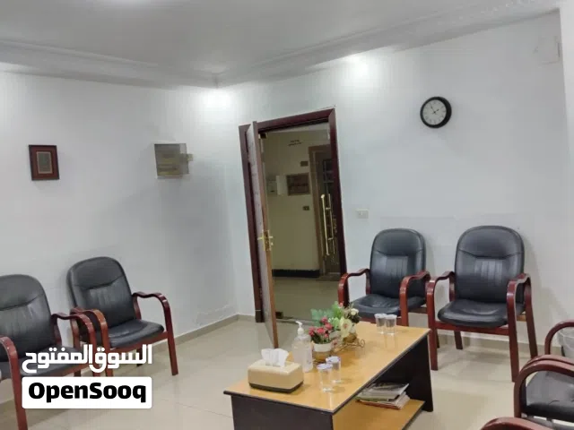 عيادة أسنان مجهزه بالكامل للبيع او الضمان