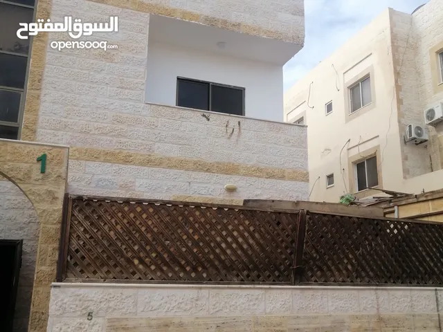 شقة للبيع في منطقة العاشرة طابق أول هندسي