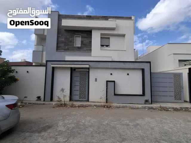 فيلا تشطيب حديث للإيجار - السبعة خلف مسجد بن قصيعة - دور أرضي و2 شقق وملحق الفيلا تسكن ثلاثة عائلات