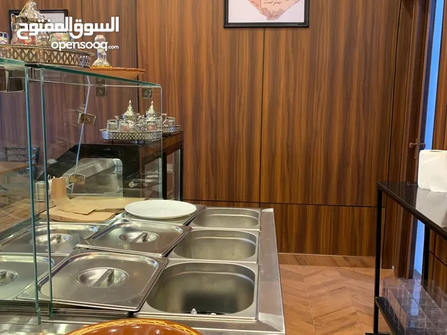 مطعم للبيع في شارع عمار المساحه 65 متر متوفر حاليا من المالك مباشر