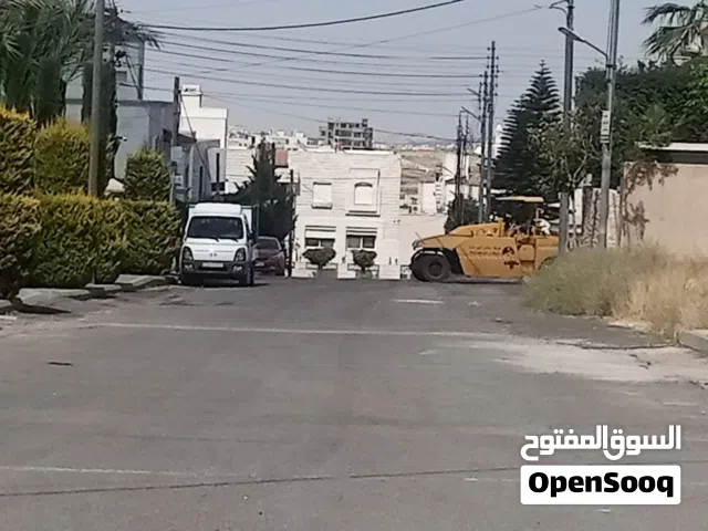 قطعه ارض للبيع الدمينة واجهة 27 م موقع مميز جدا مع اطلاله في اجمل موقع في منطقه الدمينة