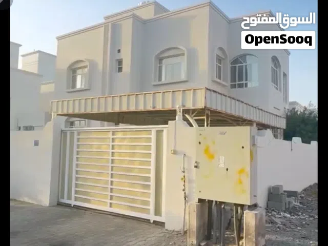 للبيع فيلا مميزة في العامرات – حي النهضة 6 غرف + غرفة عاملة مساحة الأرض 447متر ومساحة البناء 315 متر