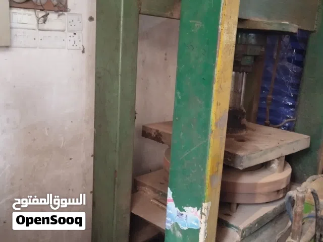 بريس هايدروجين 5طن مع قالب / مستعمل شغال نظافة 80% (سعر 4.500 اربع ملايين ونص) وبيه مجال قليل