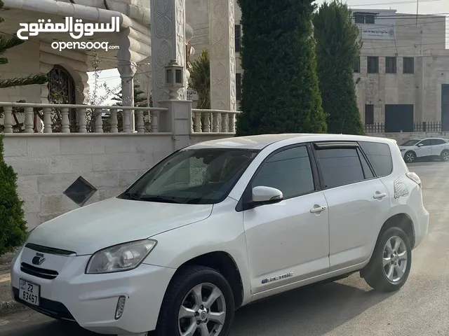 جيب تويوتا راف فور كهرباء بحاله جيده مرخصة سنه