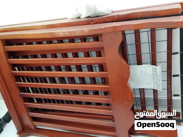 سرير اطفال بحالة جيدة جدا