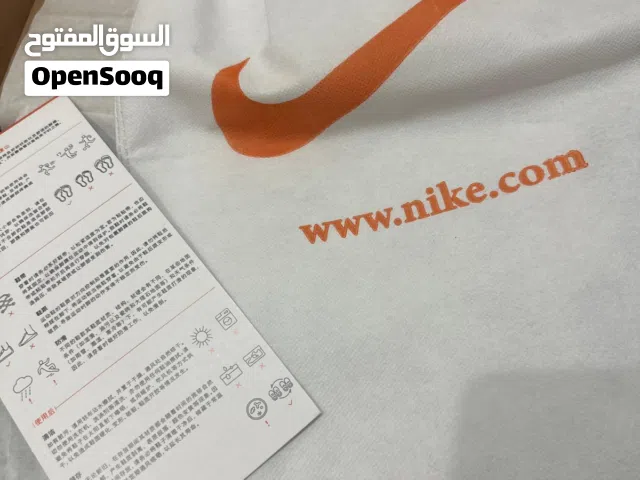 للبيع كوتش نايك ايرفورس جديد بالبوكس جديد معاه 4 شرابات هديه البوكس اصلي والكوتش اصلي للتواصل واتس