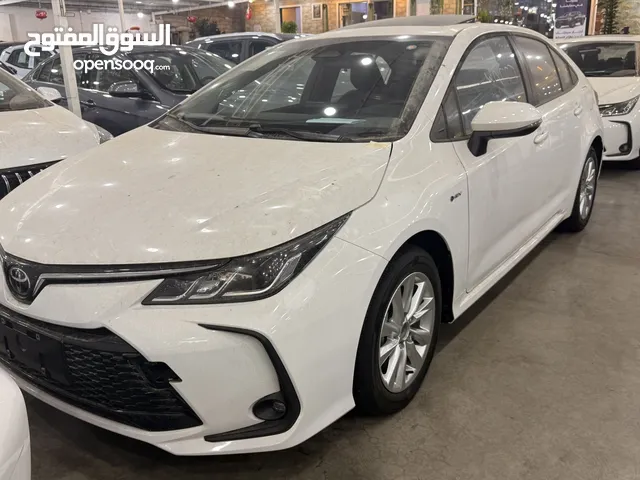 تويوتا كورلا هايبرد شكل الخليجي 2025 كشن جلد كهرباء
