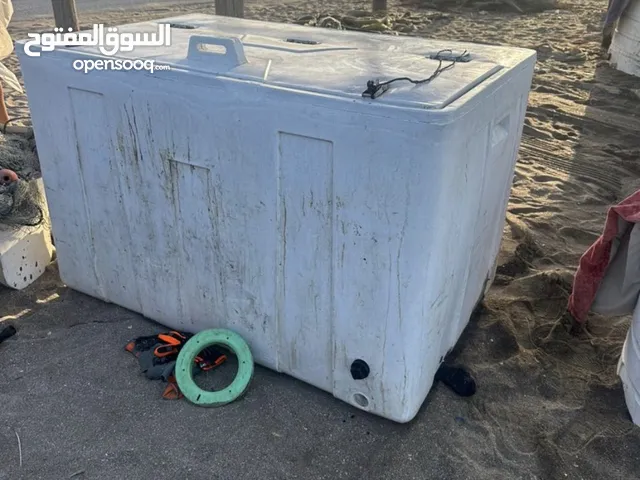 ثلاجه صيدً شبه جديده الحجم الكبير