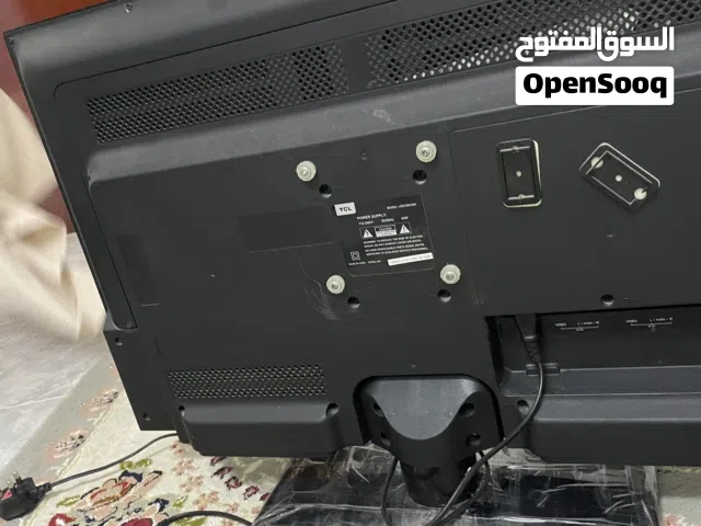 تلفزيون للبيع نوعه TCL 32 بوصه ومعه قاعدتين للبيع ب300 بيعه مستعجله