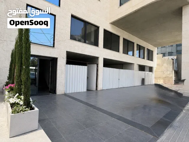 للإيجار موقع تجاري 600م شارع الملكة رانيا على الشارع الرئيسي واجهة كبيرة كافيه مطعم بنك شركة